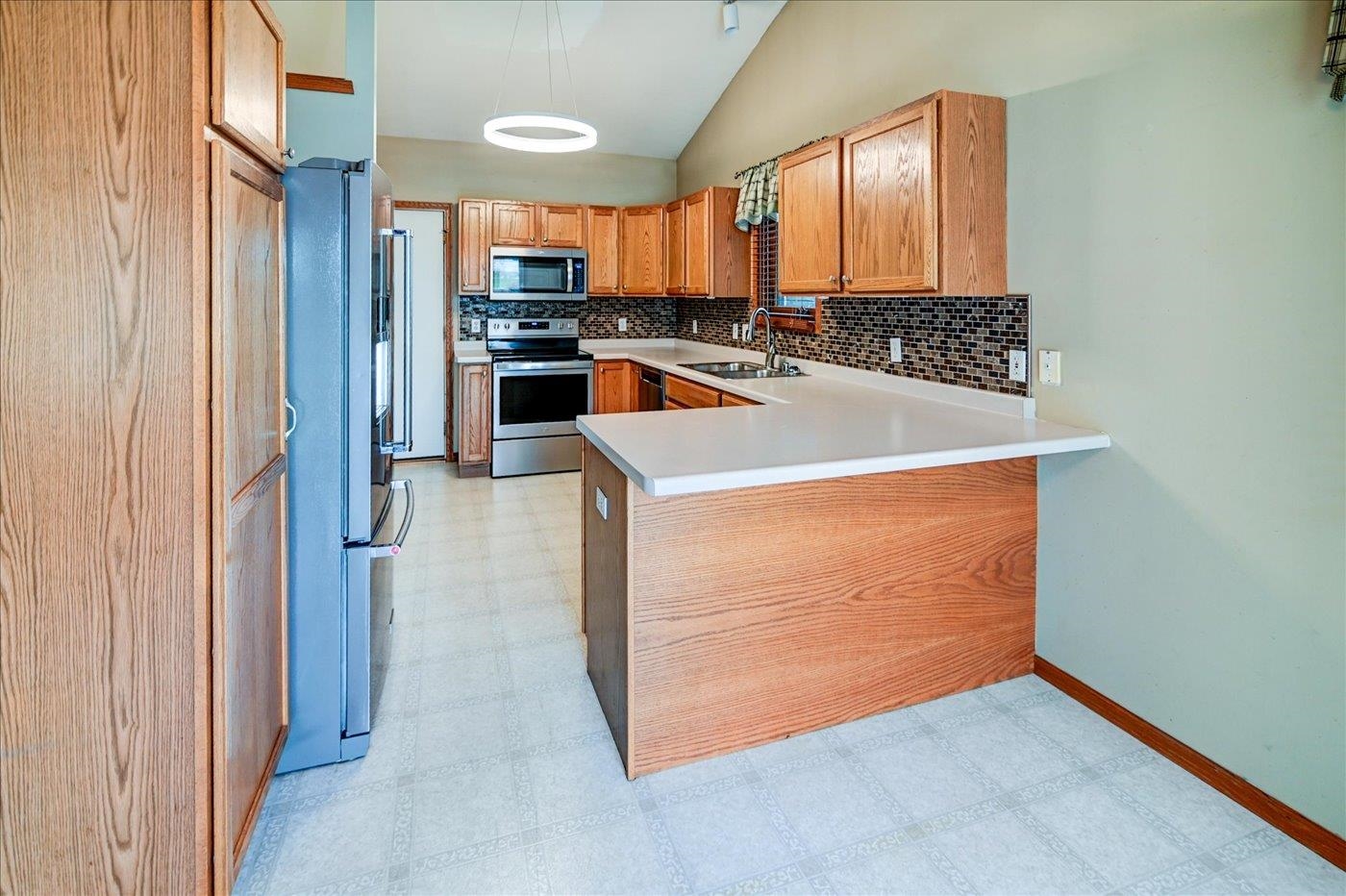 1792 Frawley Drive Sun Prairie, WI 53590 - Photo 10 of 32