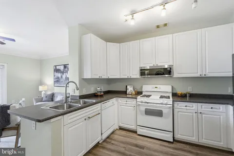 $299,900 | 501 Hungerford Drive, Unit 263, Rockville, MD 20850