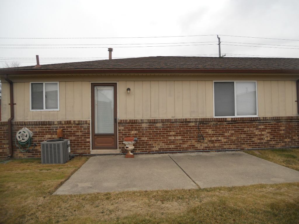 34525 Mulvey Road Fraser, MI 48026 - Photo 20 of 21 31279318-19.JPG