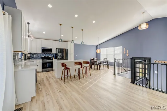 $285,000 | 3645 Woodman Drive, Florissant, MO 63031