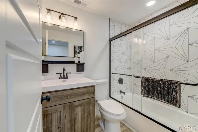 $285,000 | 3645 Woodman Drive, Florissant, MO 63031