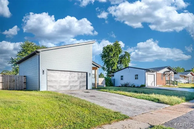 $285,000 | 3645 Woodman Drive, Florissant, MO 63031