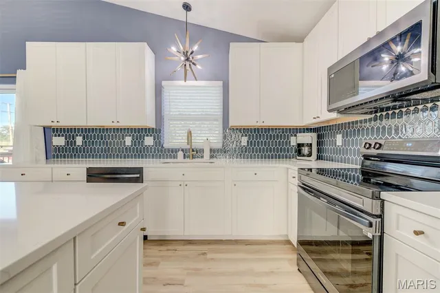 $285,000 | 3645 Woodman Drive, Florissant, MO 63031