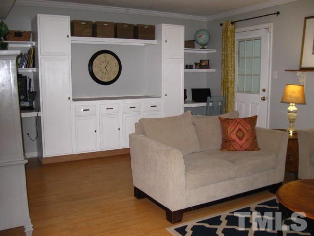 6455 New Market Way Raleigh, NC 27615 - Photo 9 of 18 a living room with furniture and a mirror