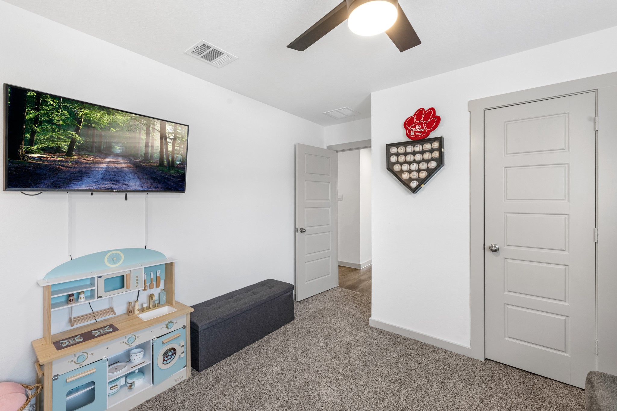 1103 Texel Street Rosharon, TX 77583 - Photo 19 of 33 a living room with furniture and a flat screen tv