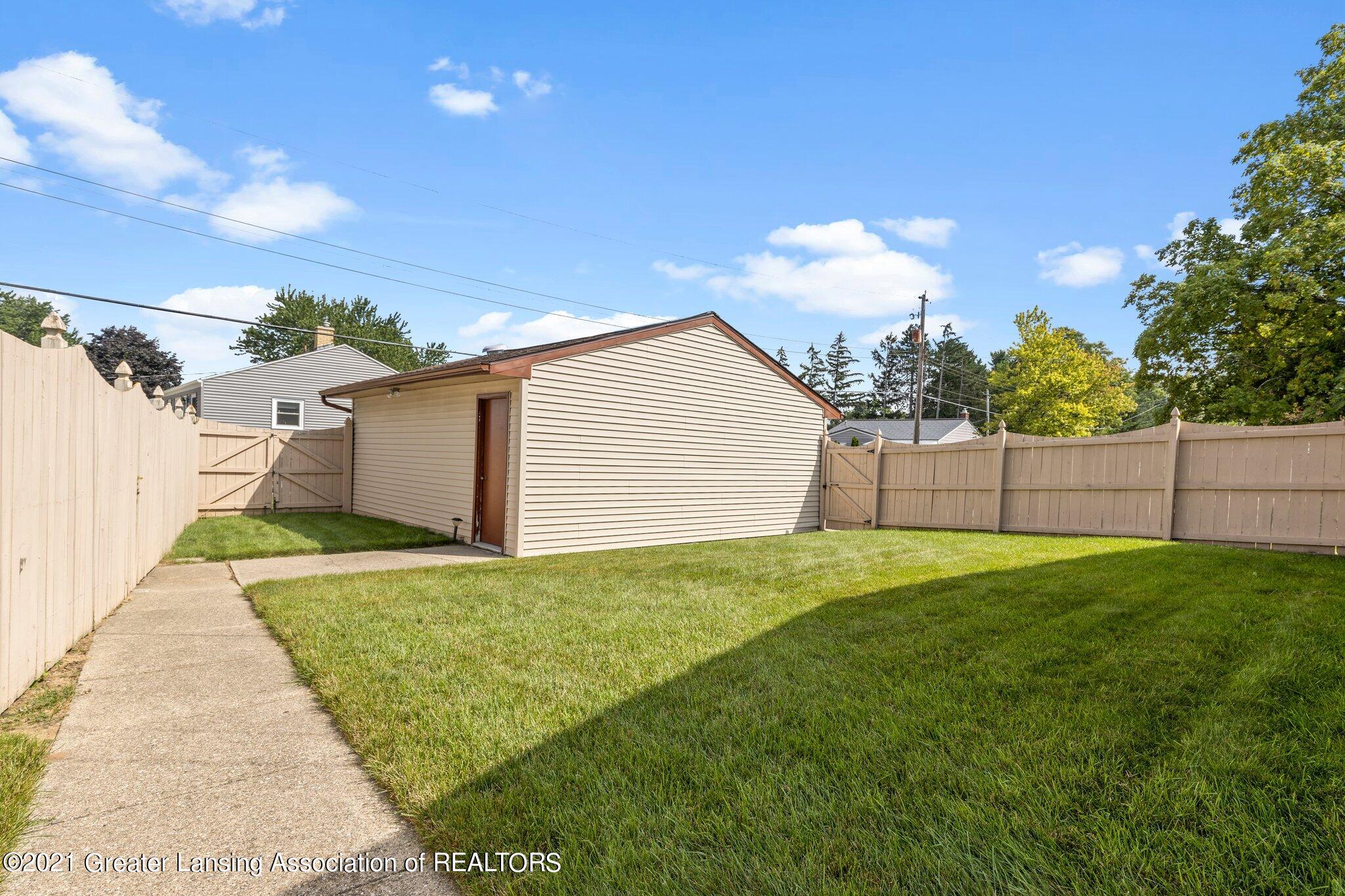 1105 Gould Road Lansing, MI 48917 - Photo 9 of 31 9-web-or-mls-0Z4A2913