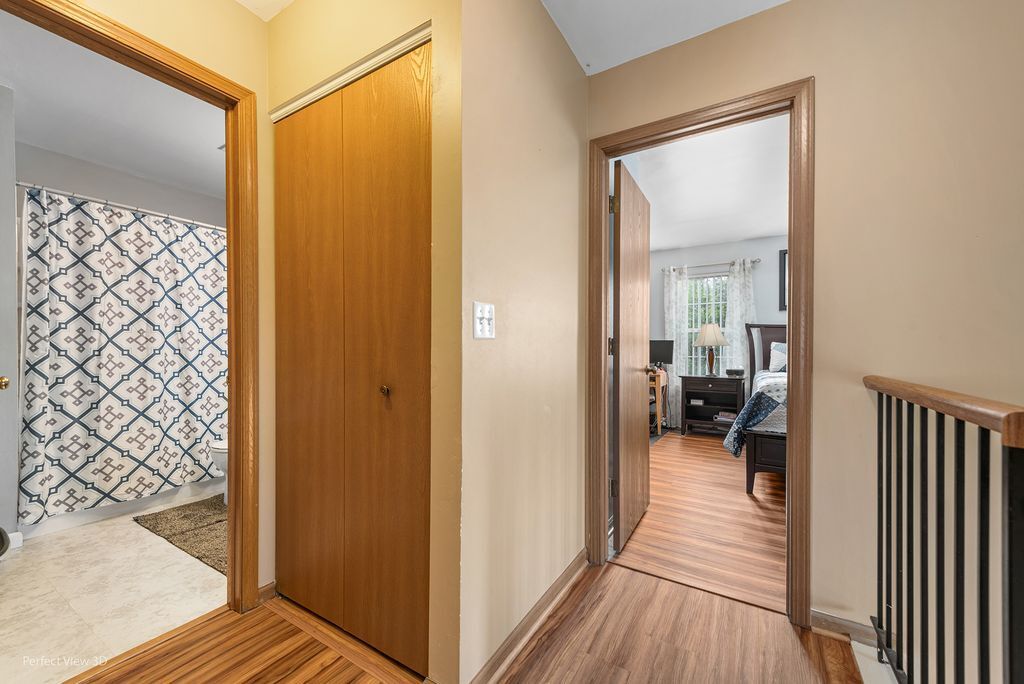 22202 West Niagara Trail, Unit 22202 Plainfield, IL 60544 - Photo 16 of 24 a view of a livingroom from a hallway