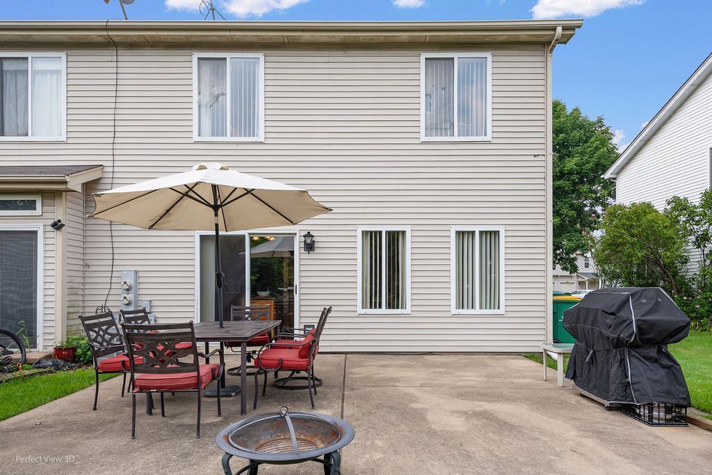 22202 West Niagara Trail, Unit 22202 Plainfield, IL 60544 - Photo 20 of 24 a backyard of a house with table and chairs