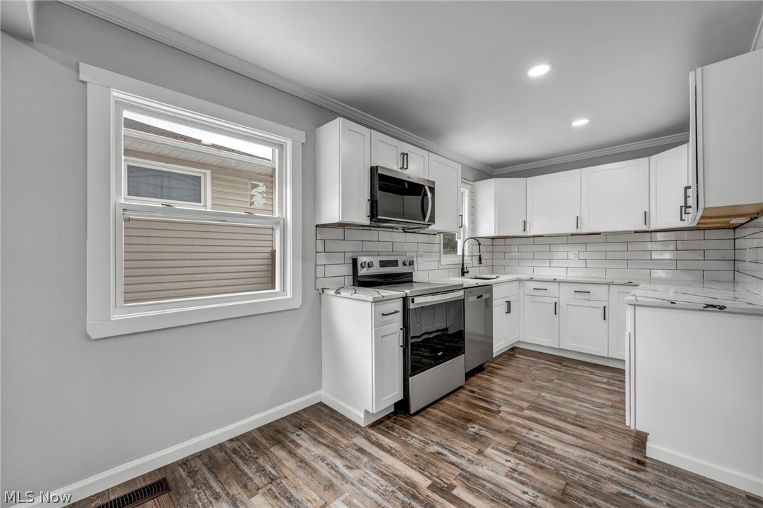 23928 Knickerbocker Road Bay Village, OH 44140 - Photo 12 of 39