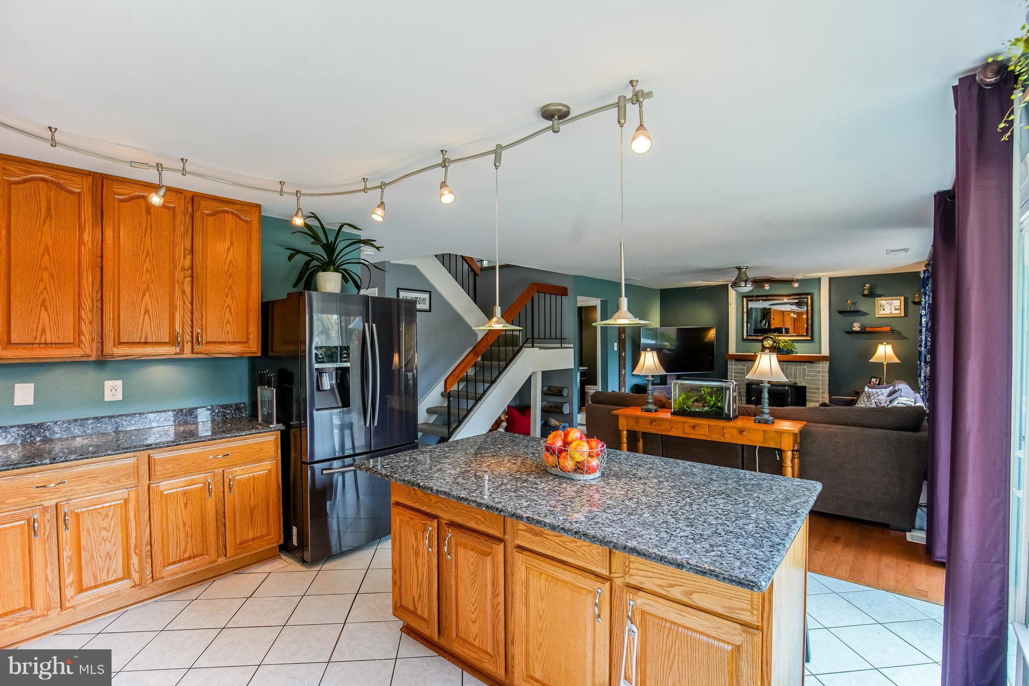 18930 Glendower Road Gaithersburg, MD 20879 - Photo 8 of 23 Under cabinet lighting