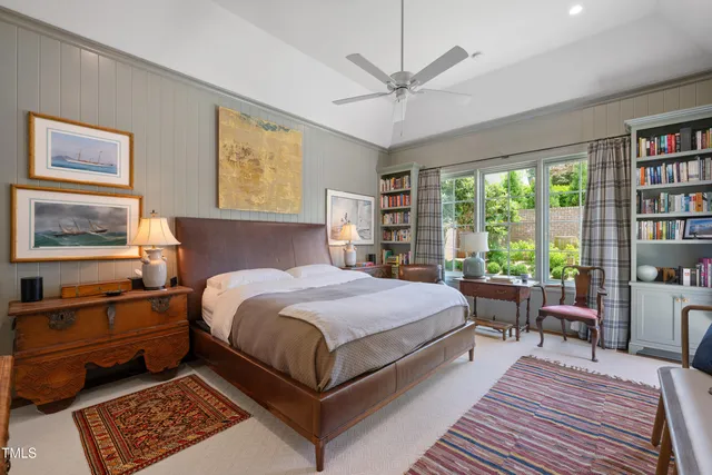 a en suite bathroom with double vanity and a mirror