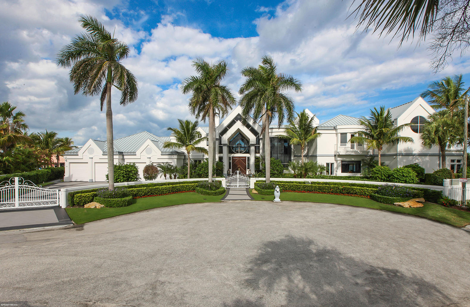 3175 Cove Road Tequesta, FL 33469 - Photo 3 of 39 Front