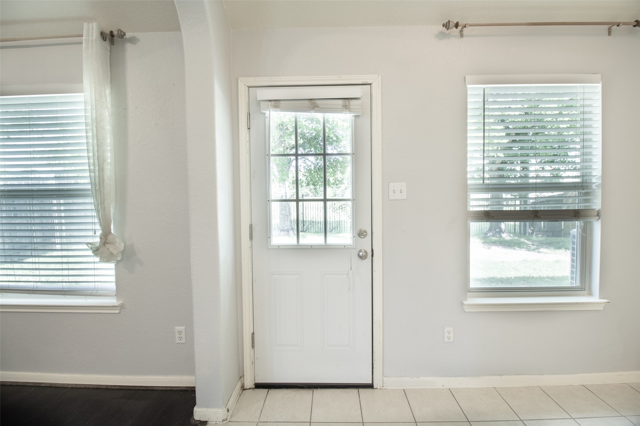 303 Burris Park Drive Spring, TX 77373 - Photo 12 of 45 breakfast area