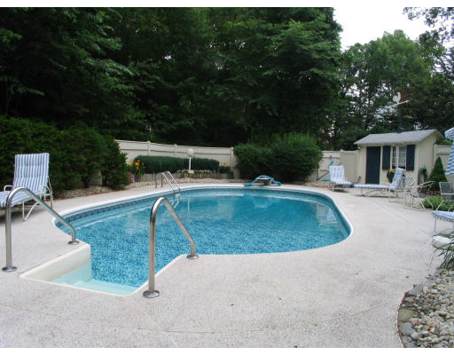 75 Albemarle Road Norwood, MA 02062 - Photo 3 of 14 Gallery Image 3