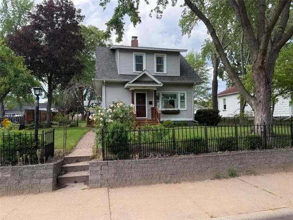 $287,900 | 1524 Highland Avenue, Eau Claire, WI 54701