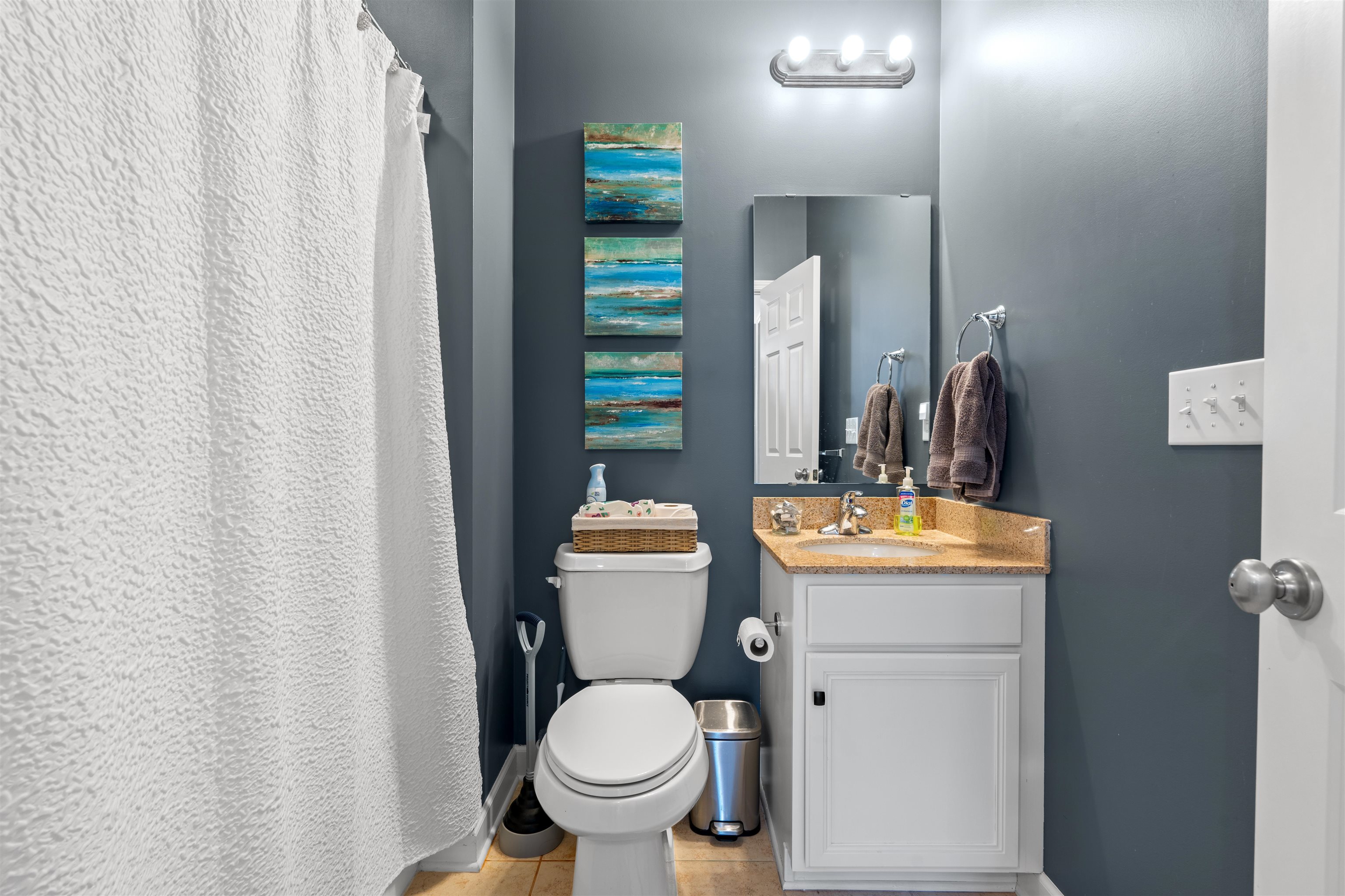 3512 Alexandria Avenue, Unit 18 Myrtle Beach, SC 29577 - Photo 23 of 31 Full bath with curtained shower and vanity