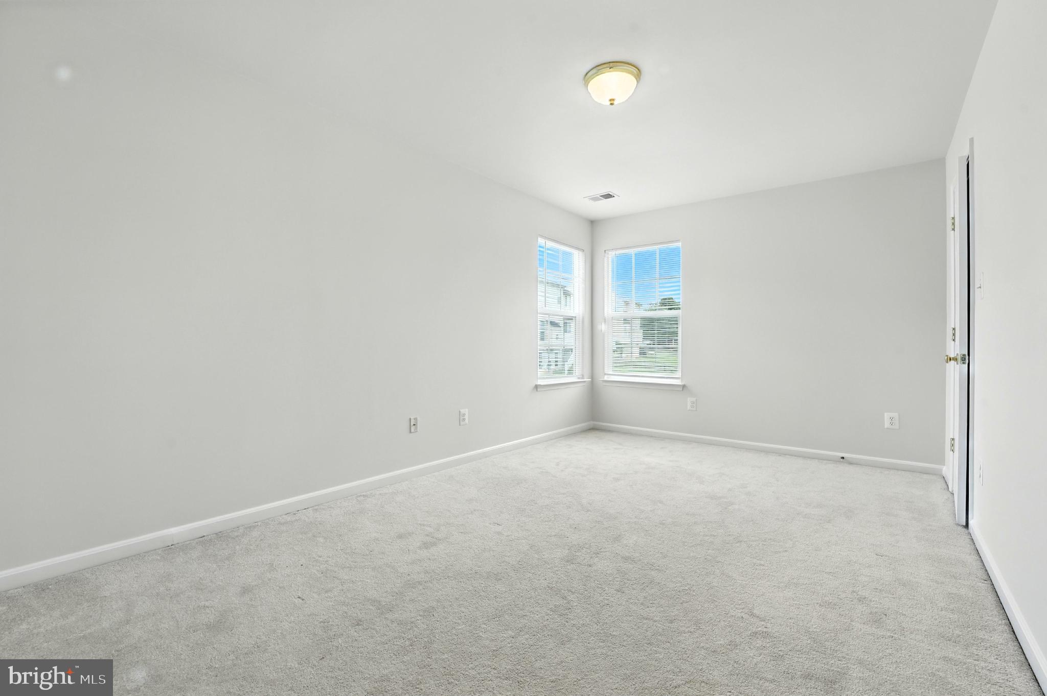 705 Holly Leaf Road Culpeper, VA 22701 - Photo 36 of 62 an empty room with windows and closet