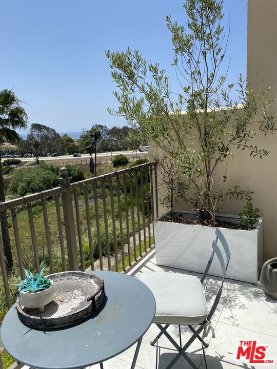 23901 Civic Center Way, Unit 114 Malibu, CA 90265 - Photo 18 of 38 a view of a couches and table in patio