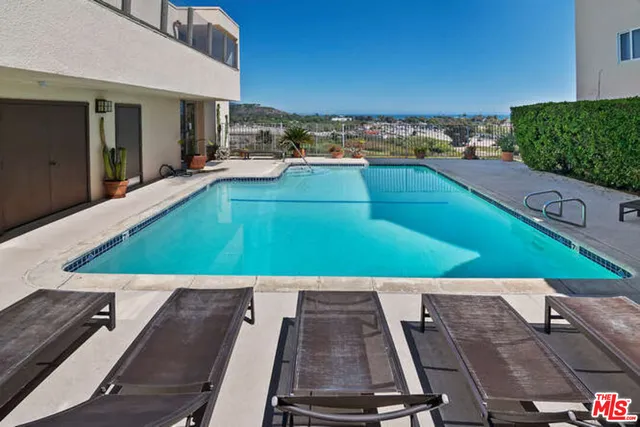 $1,100,000 | 23901 Civic Center Way, Unit 114, Malibu, CA 90265