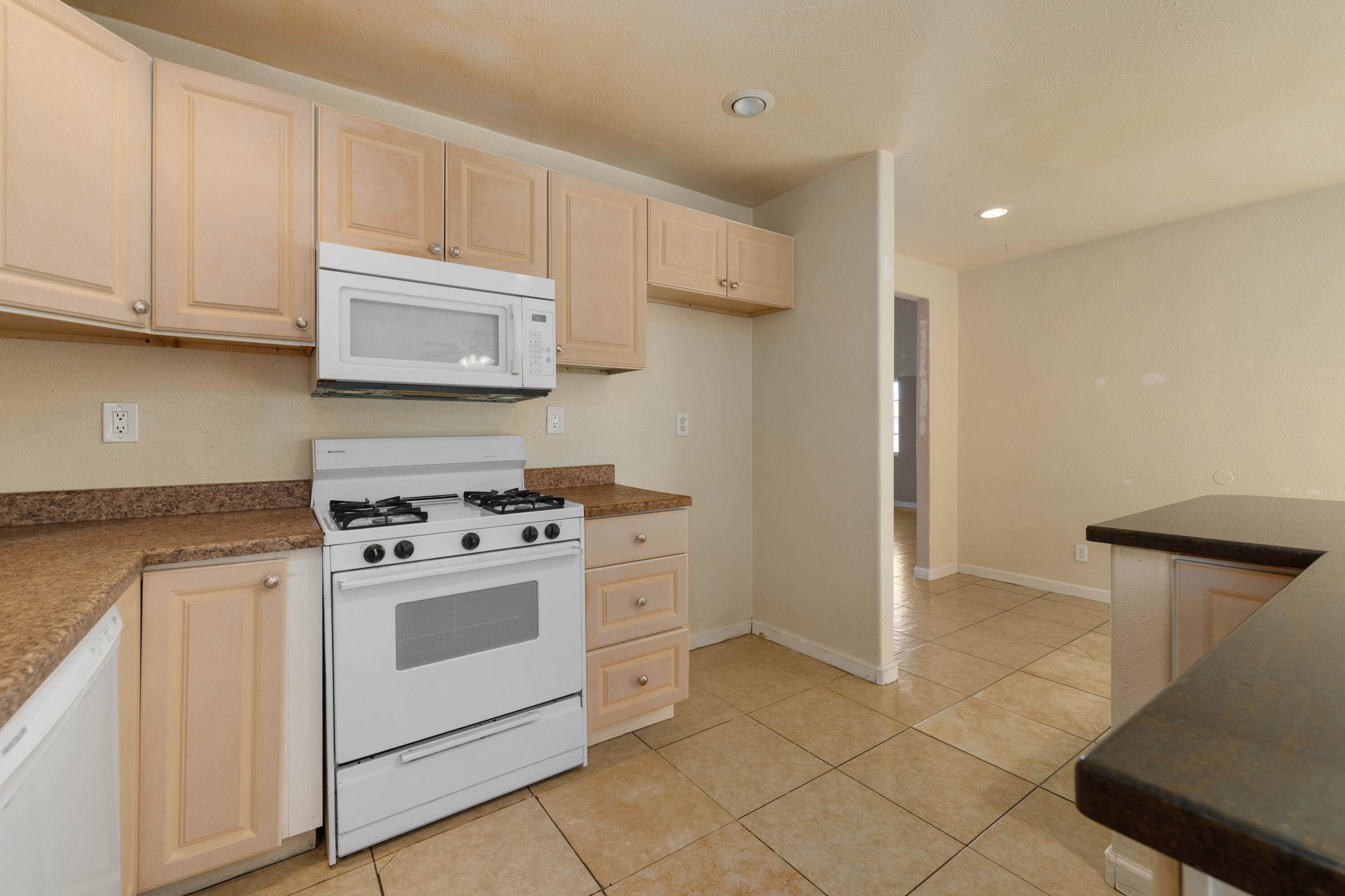 44519 Benald Street Lancaster, CA 93535 - Photo 11 of 29 44519 Benald St-11