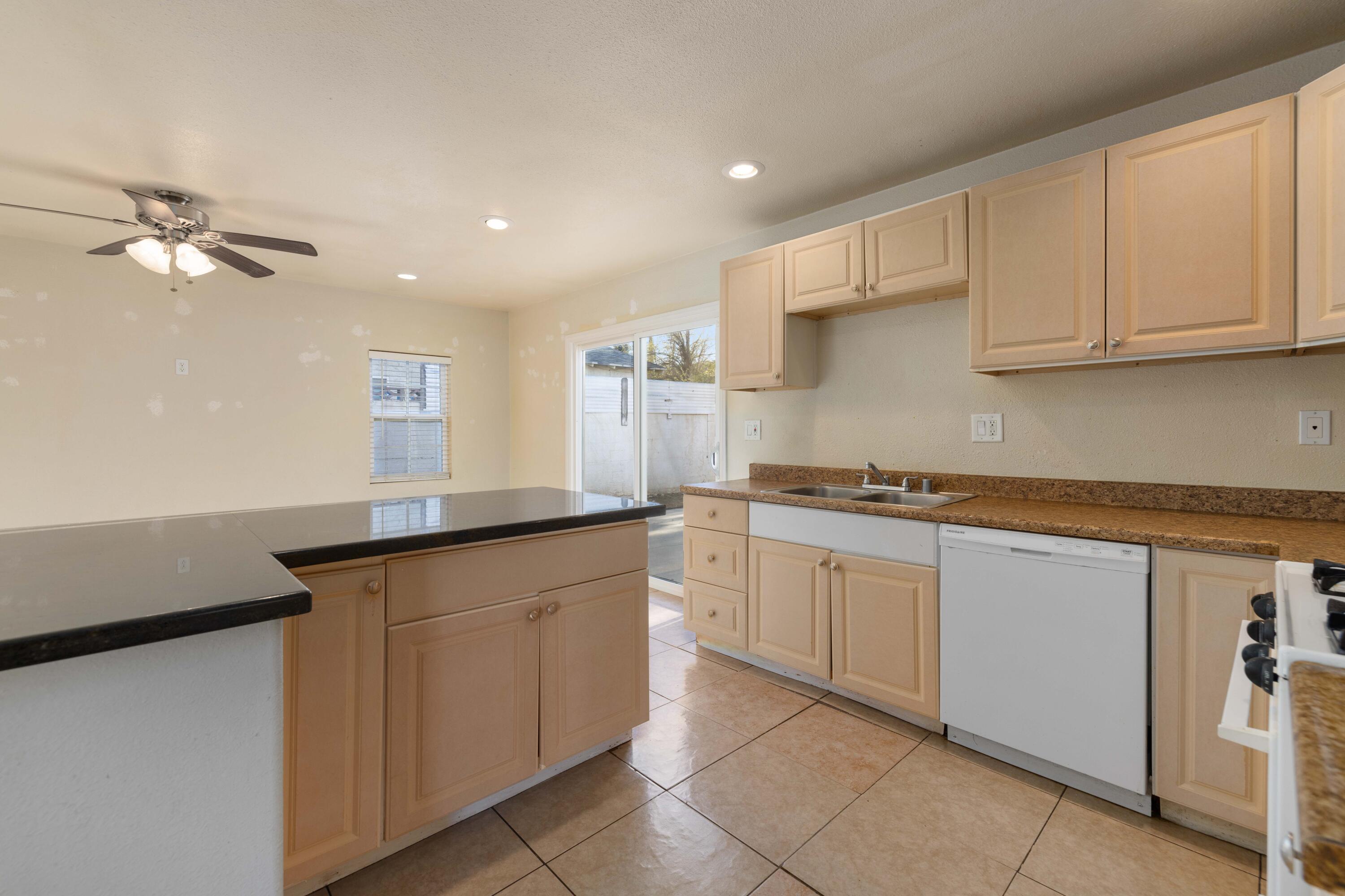 44519 Benald Street Lancaster, CA 93535 - Photo 13 of 29 44519 Benald St-13