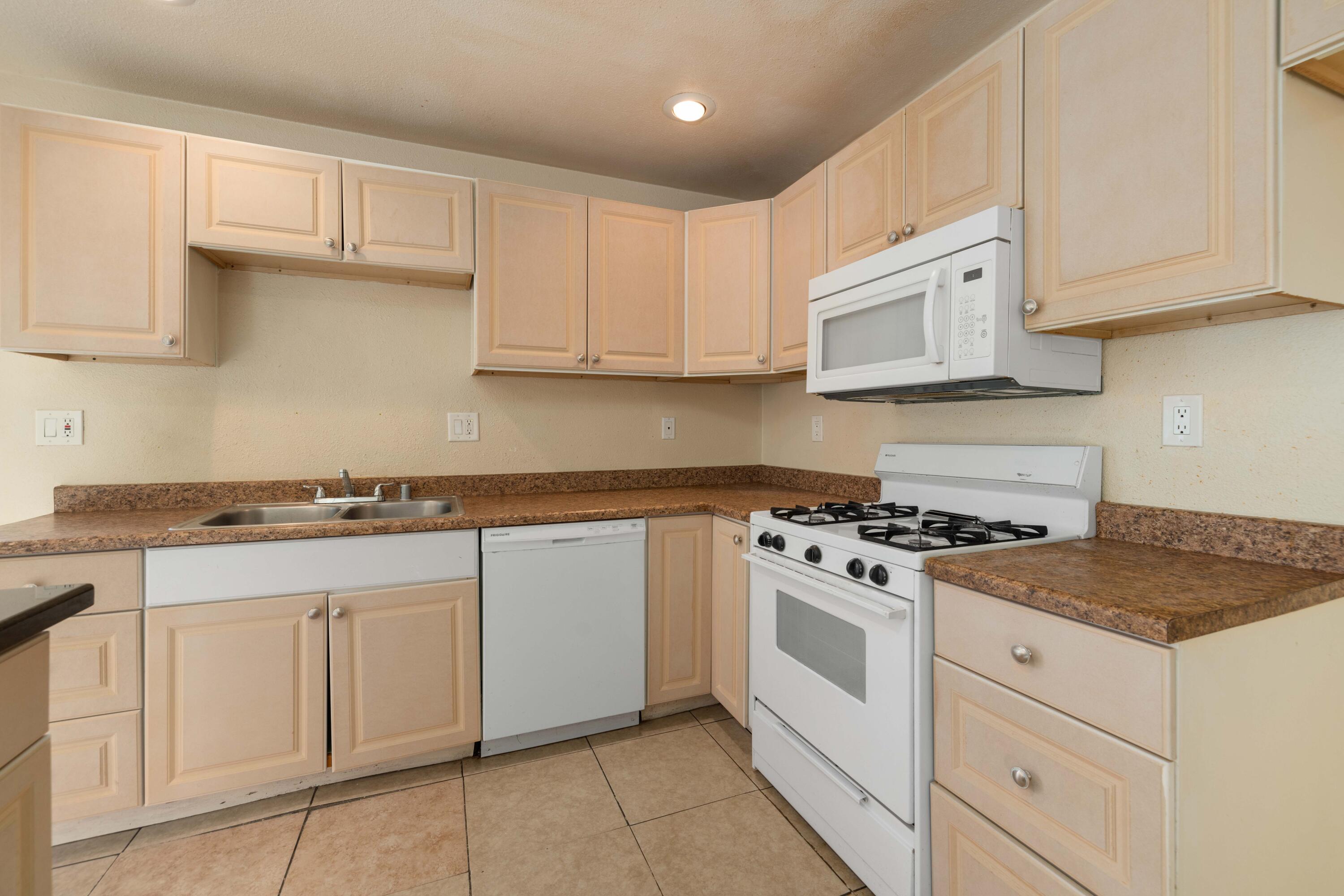 44519 Benald Street Lancaster, CA 93535 - Photo 14 of 29 44519 Benald St-14