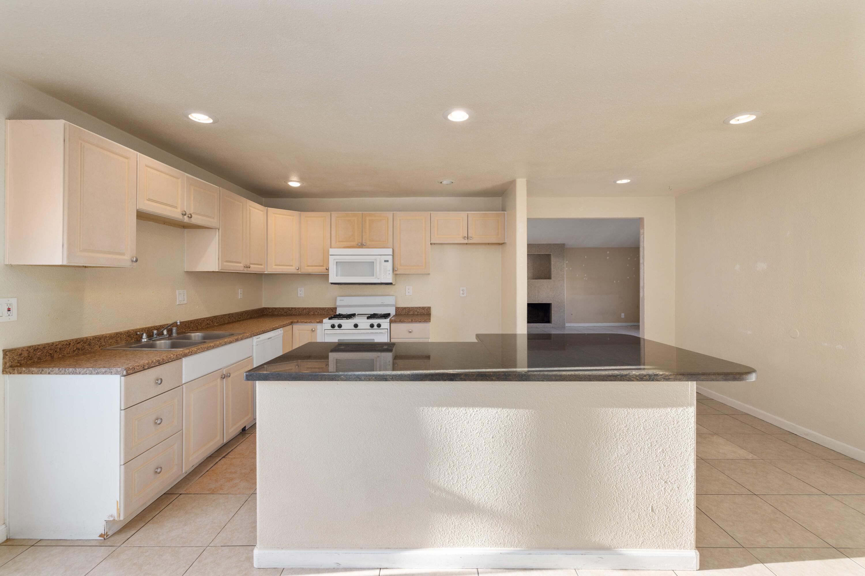 44519 Benald Street Lancaster, CA 93535 - Photo 15 of 29 44519 Benald St-15
