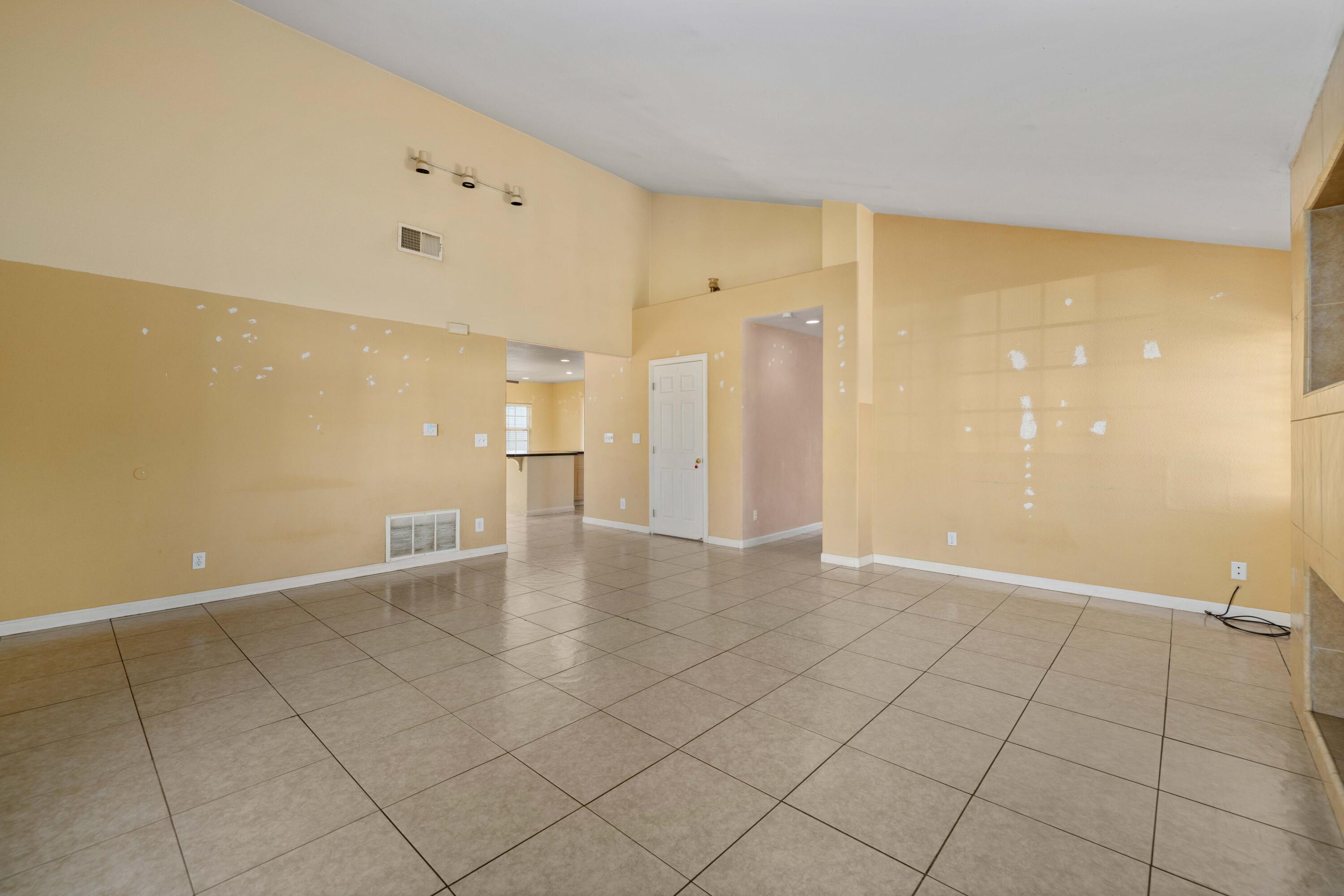 44519 Benald Street Lancaster, CA 93535 - Photo 8 of 29 44519 Benald St-8