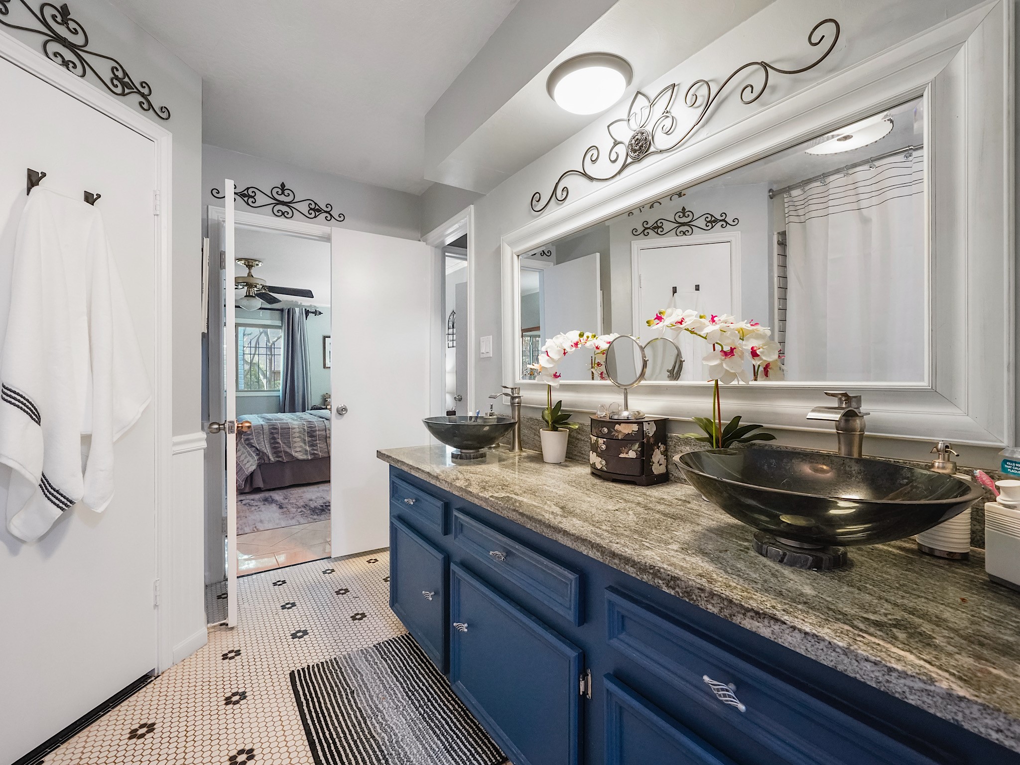 14014 Locke Lane Houston, TX 77077 - Photo 21 of 38 Primary Bathroom