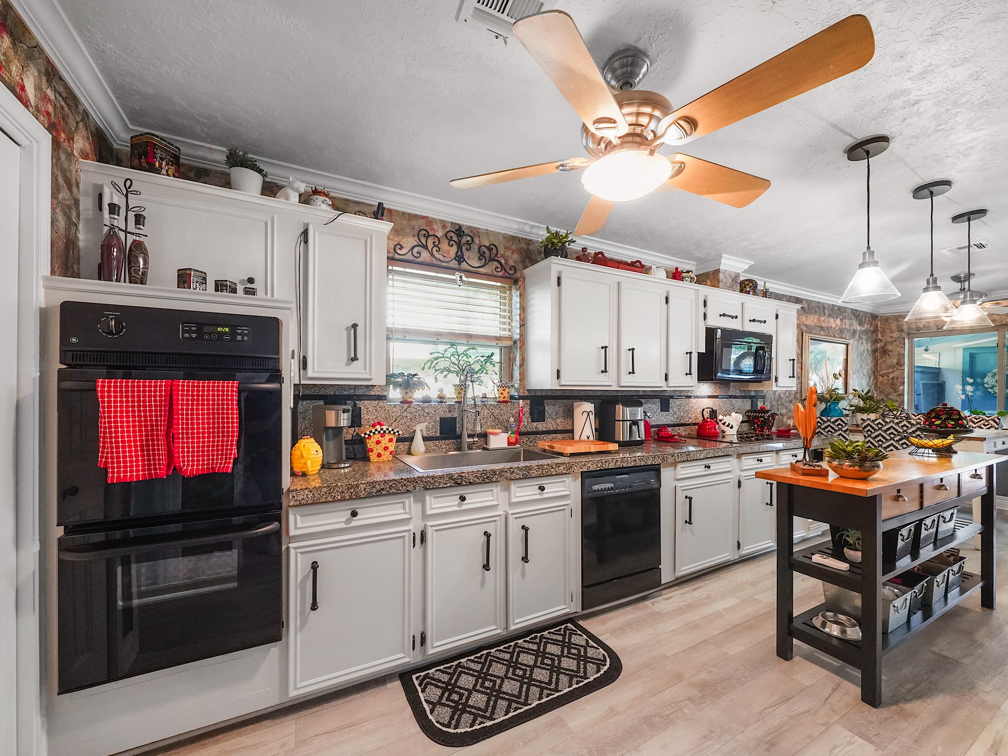 14014 Locke Lane Houston, TX 77077 - Photo 9 of 38