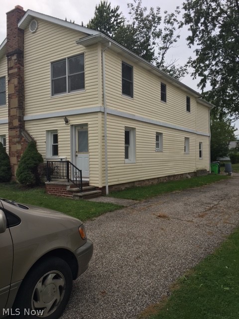 1338 Sunset Road Cleveland, OH 44124 - Photo 2 of 26