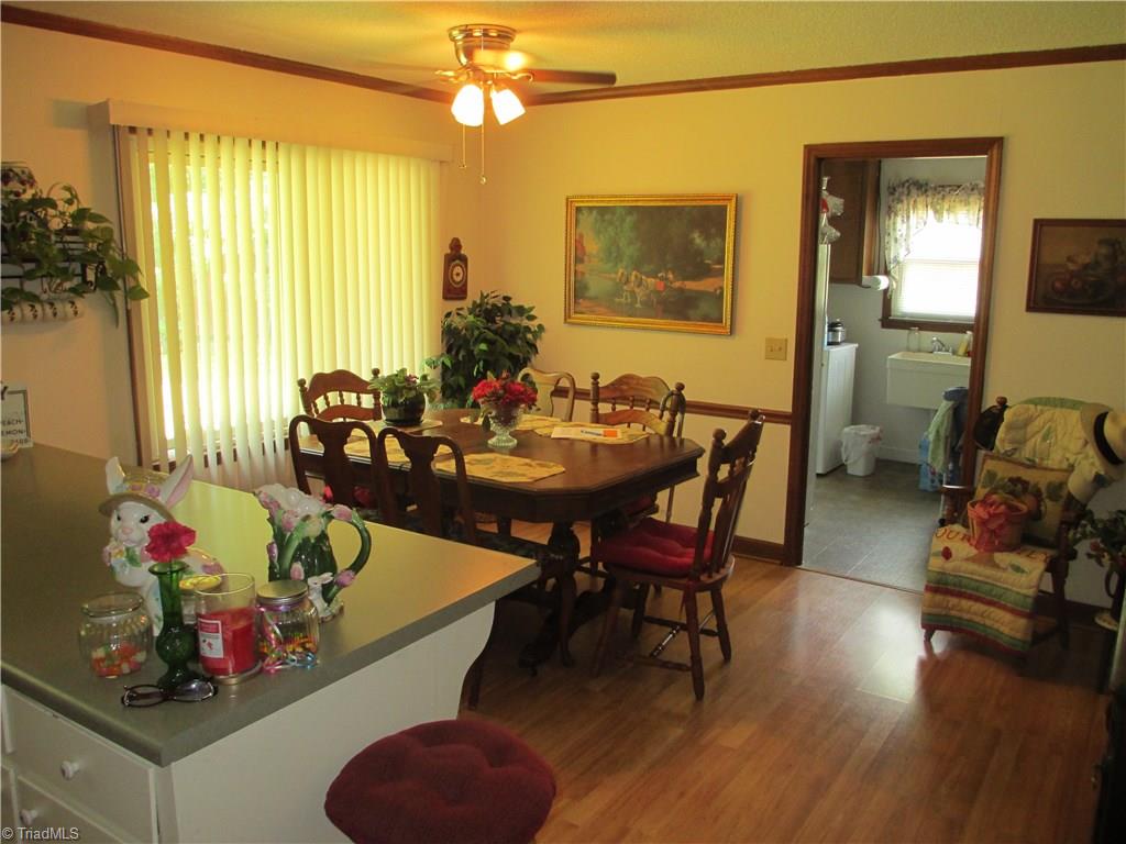 4520 Smith Road Burlington, NC 27215 - Photo 5 of 15 Breakfast area