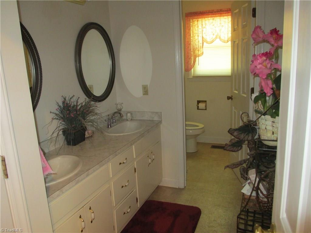 4520 Smith Road Burlington, NC 27215 - Photo 10 of 15 Bath w/double vanity