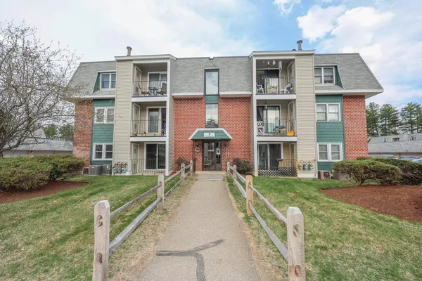 $275,900 | 3 Roedean Drive, Unit 101, Nashua, NH 03063
