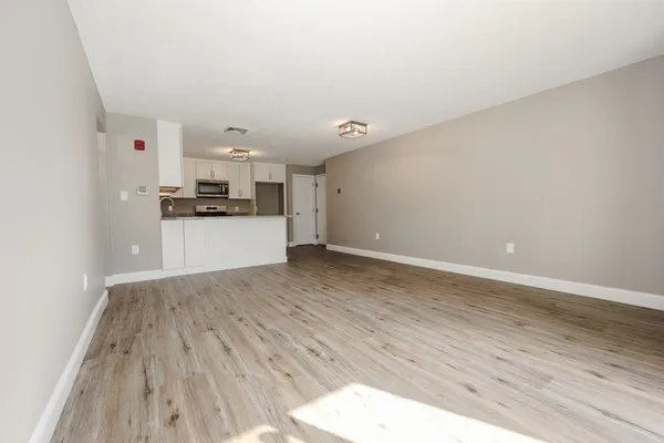 $275,900 | 3 Roedean Drive, Unit 101, Nashua, NH 03063