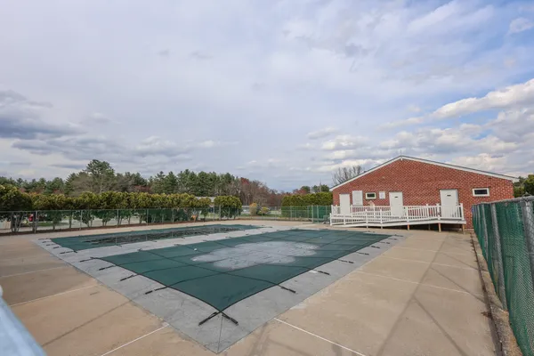 $275,900 | 3 Roedean Drive, Unit 101, Nashua, NH 03063