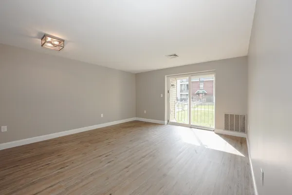 $275,900 | 3 Roedean Drive, Unit 101, Nashua, NH 03063