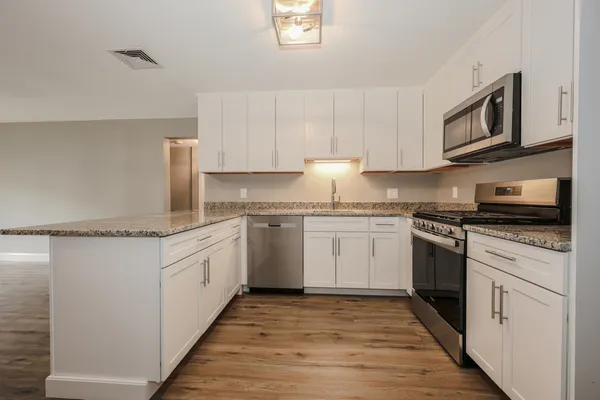 $275,900 | 3 Roedean Drive, Unit 101, Nashua, NH 03063