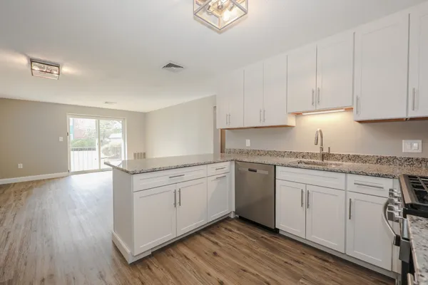 $275,900 | 3 Roedean Drive, Unit 101, Nashua, NH 03063
