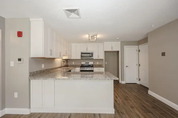 $275,900 | 3 Roedean Drive, Unit 101, Nashua, NH 03063