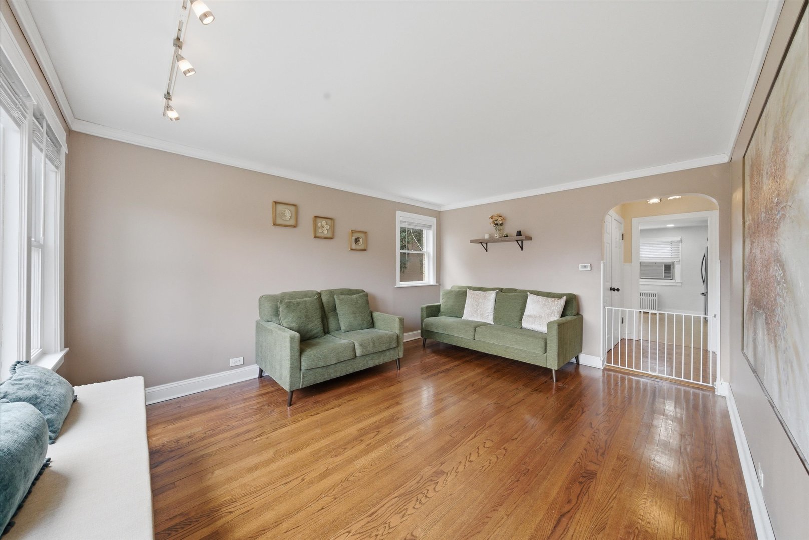2826 North Rutherford Avenue Chicago, IL 60634 - Photo 3 of 30