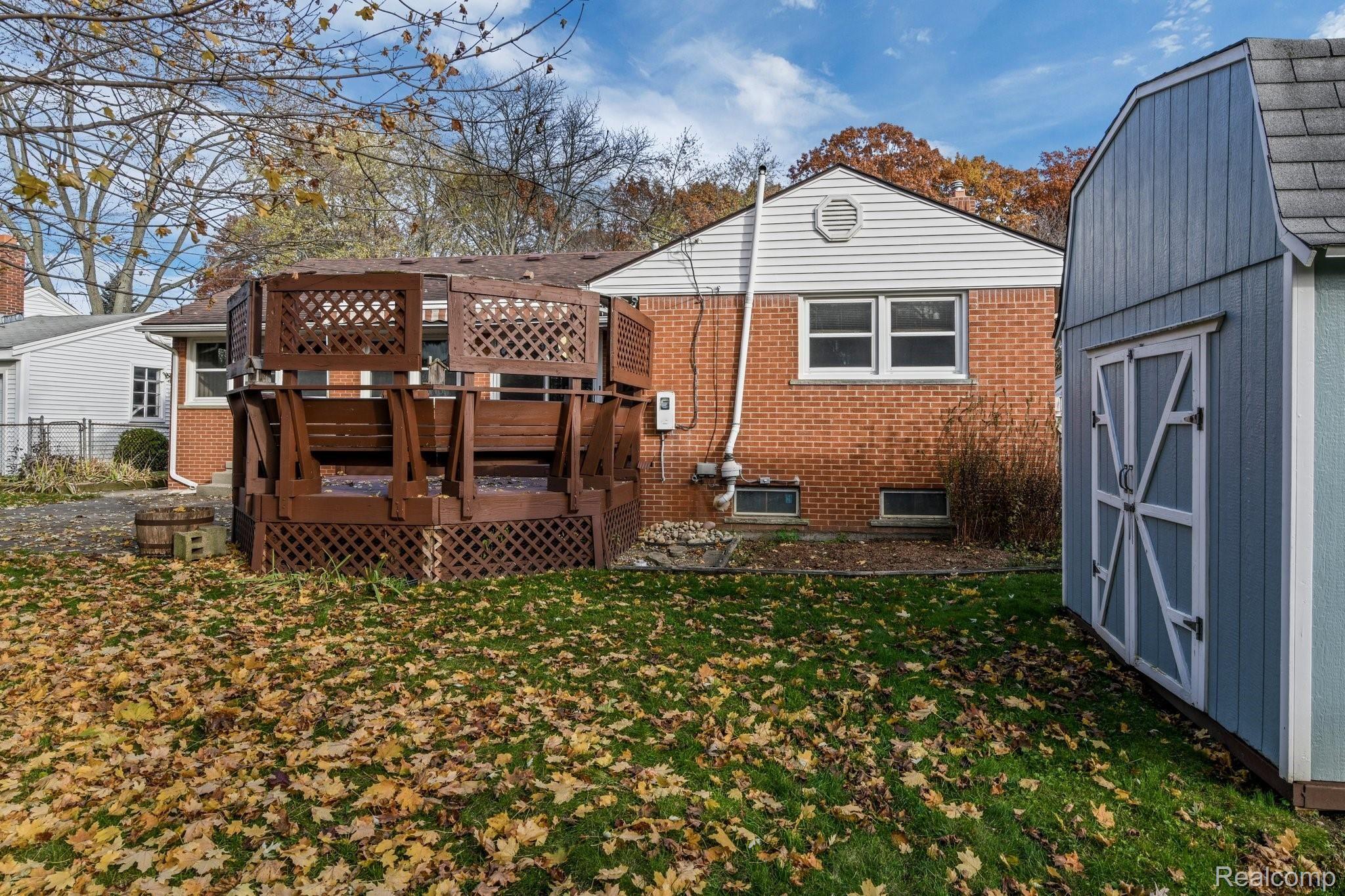 6049 Sunnydale Road Clarkston, MI 48346 - Photo 33 of 36 33-web-or-mls-6049 Sunndydale Rd - Independence Twp0032.jpg