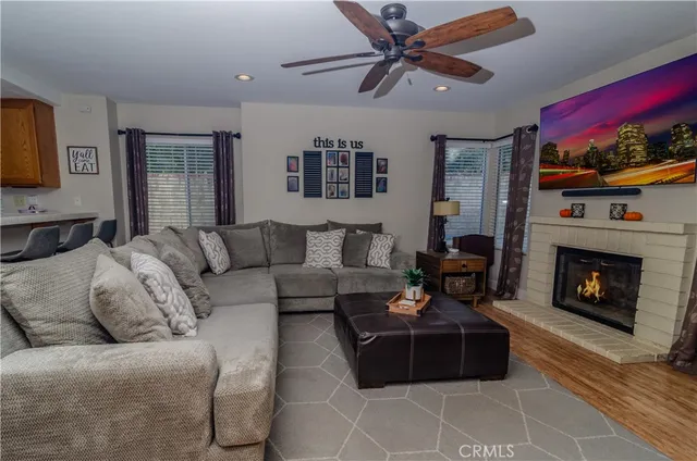 $885,000 | 27625 Moonlight Place, Castaic, CA 91384