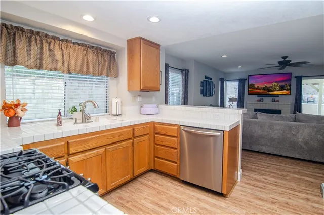 $885,000 | 27625 Moonlight Place, Castaic, CA 91384