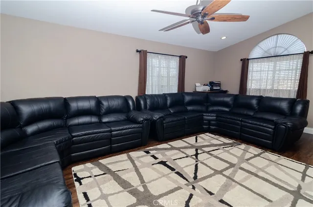 $885,000 | 27625 Moonlight Place, Castaic, CA 91384