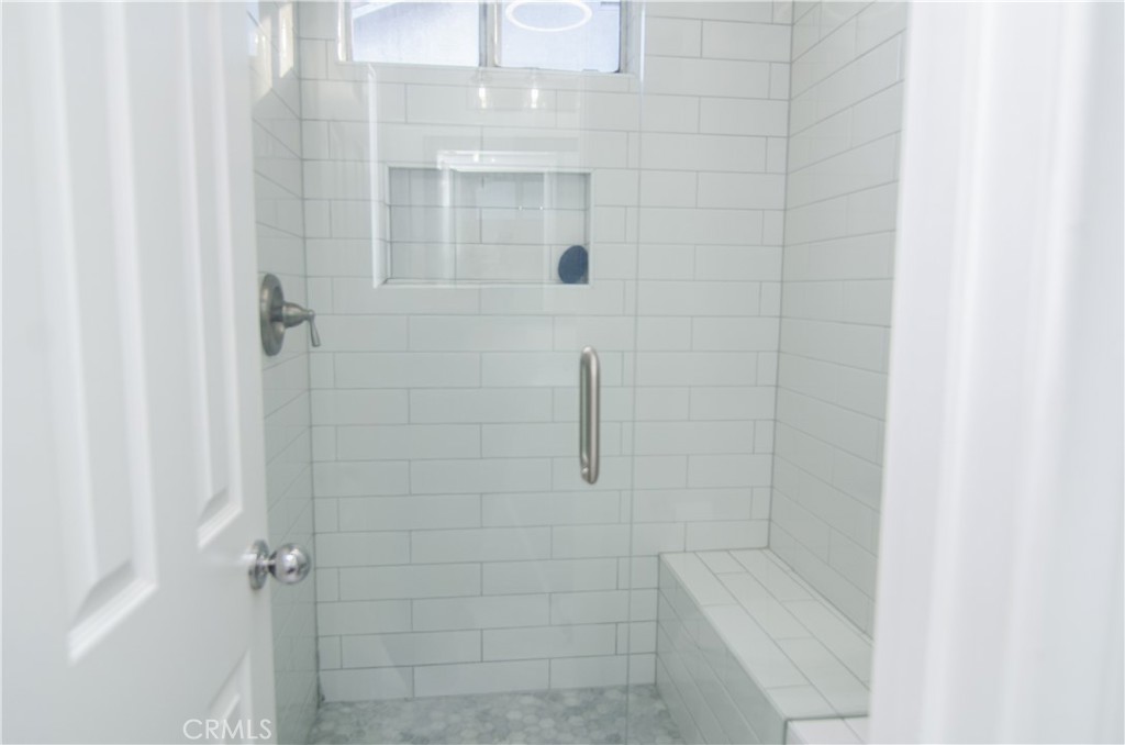 27625 Moonlight Place Castaic, CA 91384 - Photo 42 of 72 Upgraded step-in shower with seat - shared bathroom