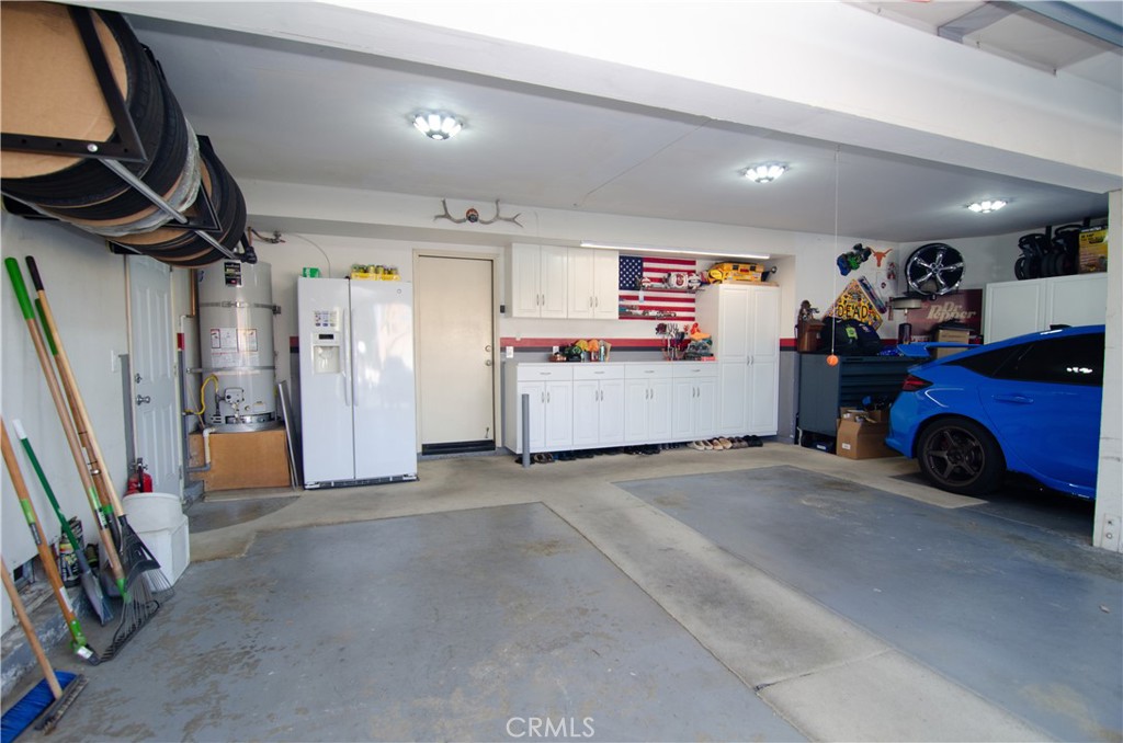 27625 Moonlight Place Castaic, CA 91384 - Photo 47 of 72 3 car garage - cabinets stay!