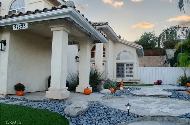 $885,000 | 27625 Moonlight Place, Castaic, CA 91384