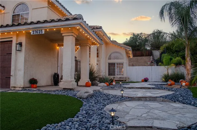 $885,000 | 27625 Moonlight Place, Castaic, CA 91384