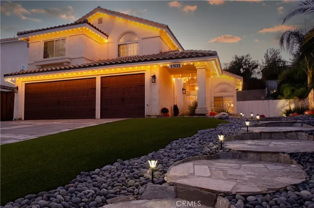 $885,000 | 27625 Moonlight Place, Castaic, CA 91384